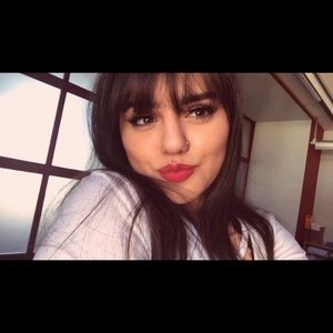 Meet your Posher, Idalis